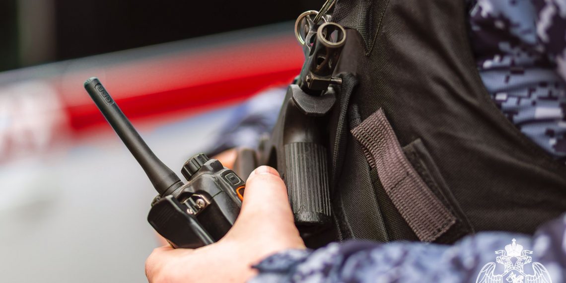 В Сочи росгвардейцы спасли мужчину, который хотел спрыгнуть с парапета