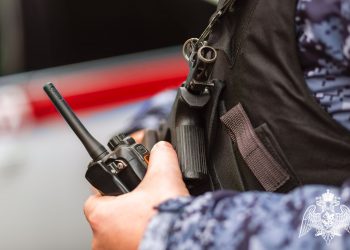 В Сочи росгвардейцы спасли мужчину, который хотел спрыгнуть с парапета