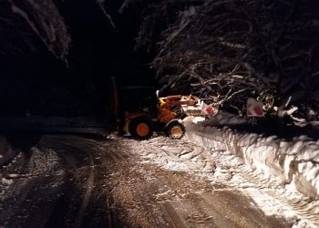 Ночью кубанские дороги расчищали 415 единиц техники