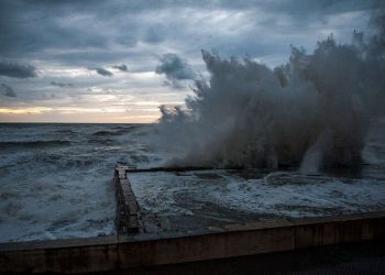 В Сочи обещают снег, дождь и ветер до 27 м/с