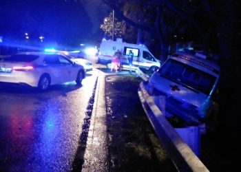 В ДТП со скорой и такси в Сириусе пострадали два человека