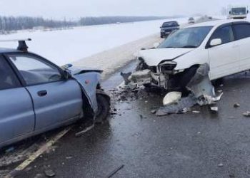 На Кубани столкнулись три авто: пострадали два водителя