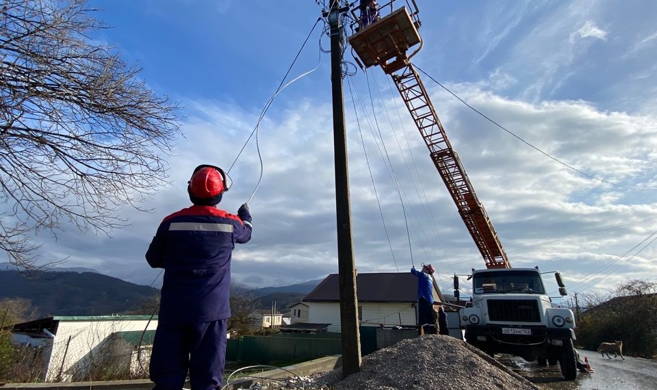 Энергетики отремонтируют в Сочи и Туапсинском районе 400 км ЛЭП