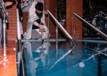 Кондратьев поздравил православных с Крещением