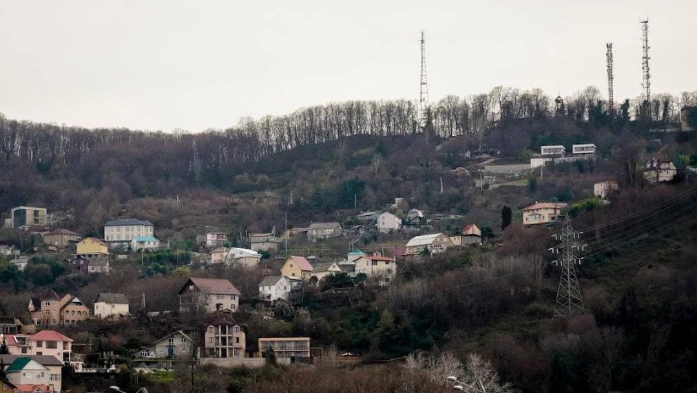 В Сочи проведут диагностику оползневых участков дорог