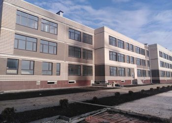 Для школы на 1875 мест в Краснодаре закупают оборудование и мебель