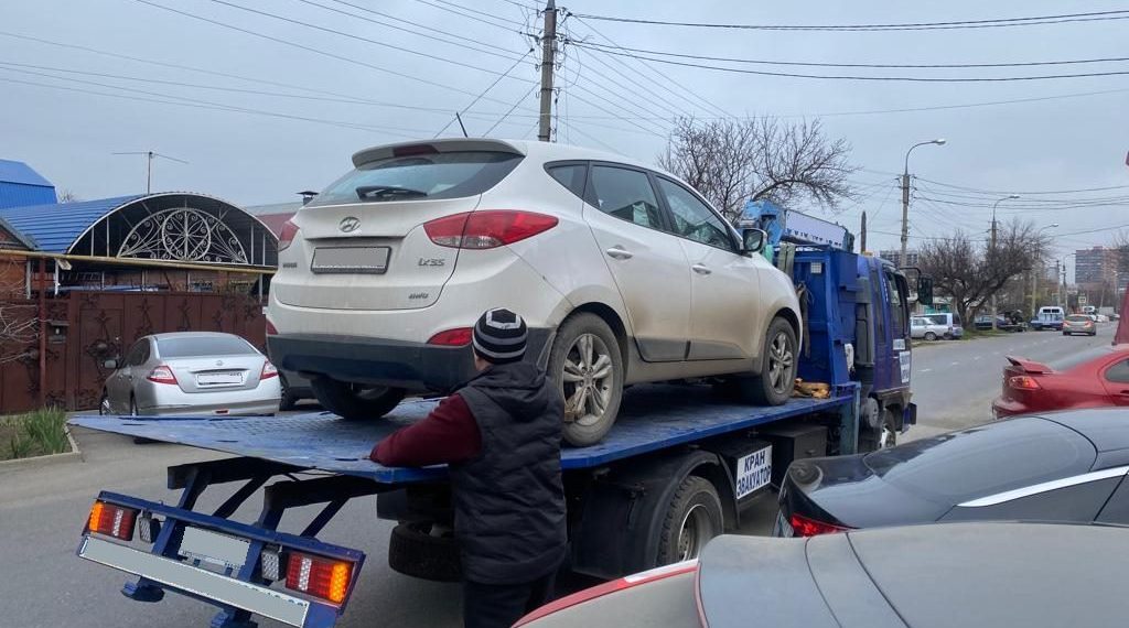 У жительницы Краснодара за долг в 970 тысяч отобрали иномарку