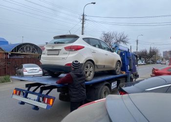У жительницы Краснодара за долг в 970 тысяч отобрали иномарку