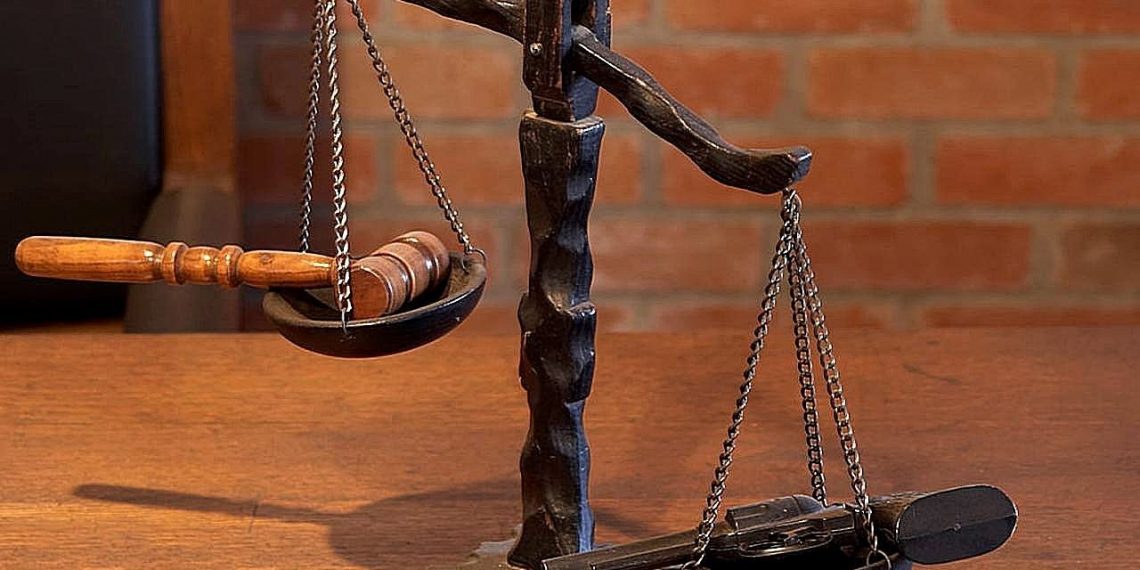 В Краснодаре два человека отобрали у пенсионера землю