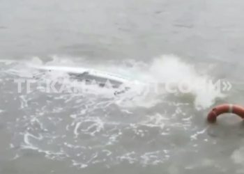 В Сочи из-за шторма затонула яхта