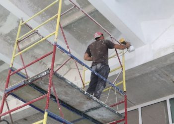 На ремонт 12 школ Краснодара потратят 235 миллионов рублей