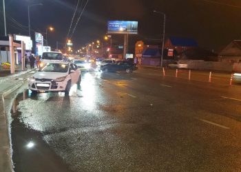 В Краснодаре столкнулись три авто: пострадали два человека