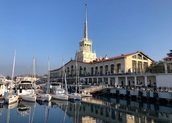 Фасаду здания Морского вокзала в Сочи вернули прежний облик