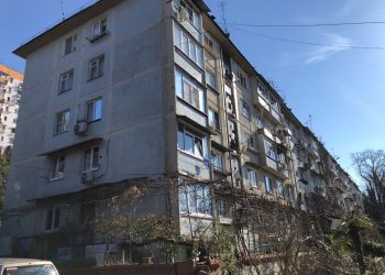 В пункте размещения находятся 40 жильцов треснувшего дома в Сочи