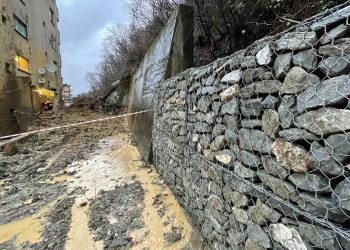 Последствия оползня в Сочи ликвидируют 16 человек