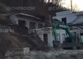 В Сочи оползень разрушил строящийся дом