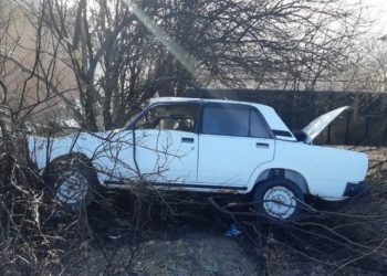 На Кубани «семерка» врезалась в дерево: пострадал подросток