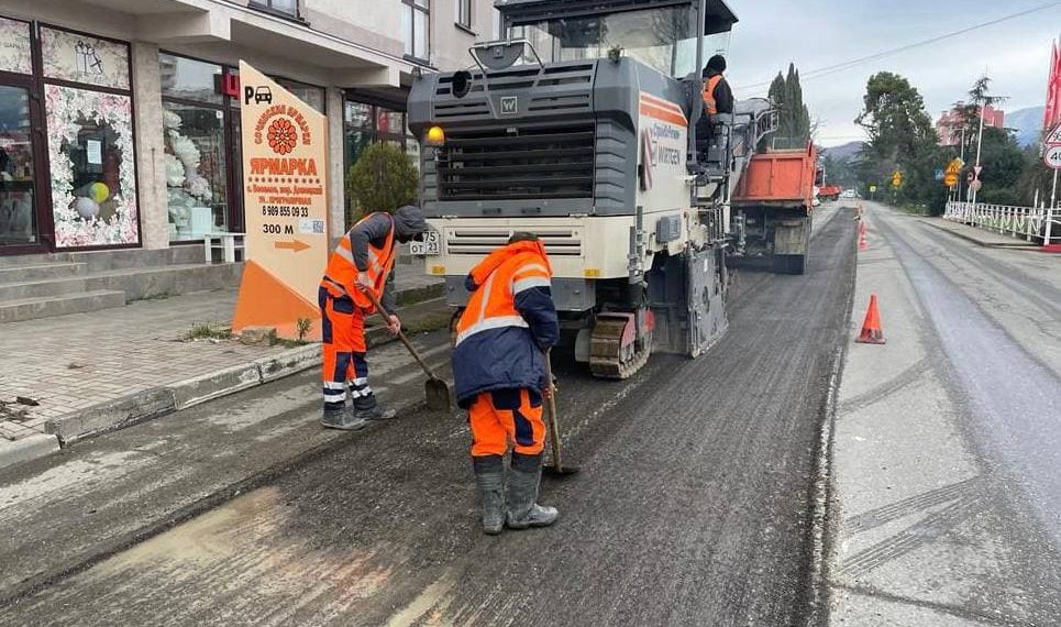 В Сочи начали ремонтировать 13 дорог