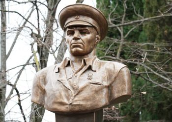 В Сочи поставили памятник генералу Маргелову