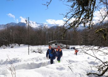 В Сочи течением реки унесло монаха: его ищут спасатели