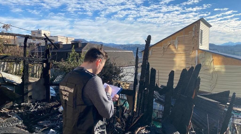 В Сочи горела хозпостройка: погиб мужчина
