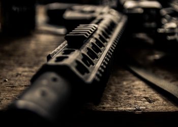 В Краснодаре мужчина стрелял из окна на 21-м этаже