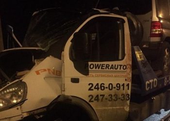 На Кубани «Чайка» врезалась в грузовик: пострадал пассажир