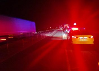 На Кубани грузовик сбил мужчину, который шел по дороге