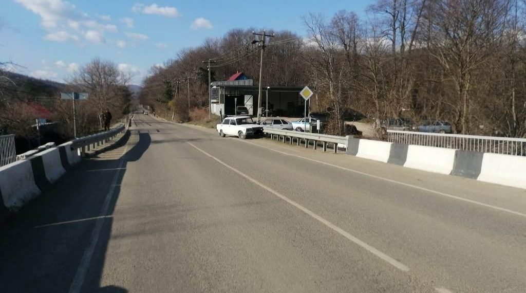 На Кубани столкнулись два ВАЗа: пострадали оба водителя