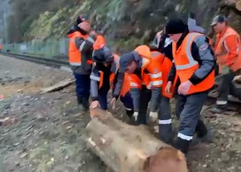 На Кубани открыли участок железной дороги, куда сошел оползень