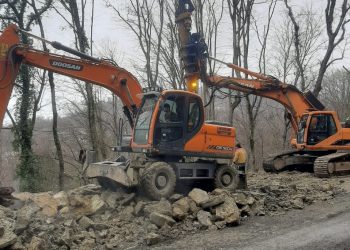 На сочинской трассе заканчивается строительство временной стенки