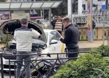 В Сочи столкнулись такси и мотоцикл