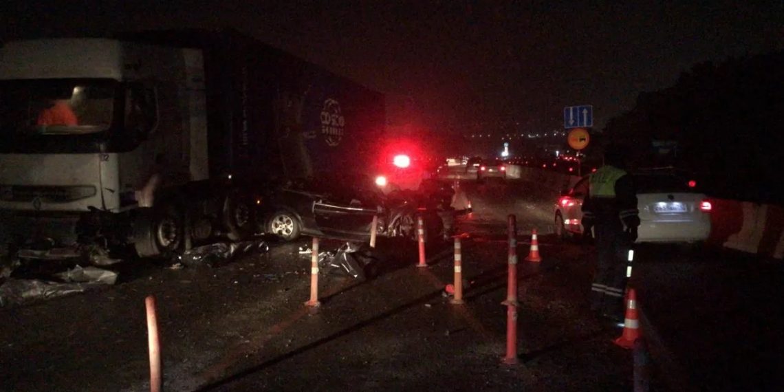 В ДТП с грузовиком на Кубани погибли три человека