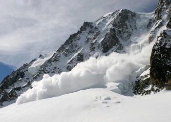 В Сочи объявили штормовое предупреждение из-за лавин