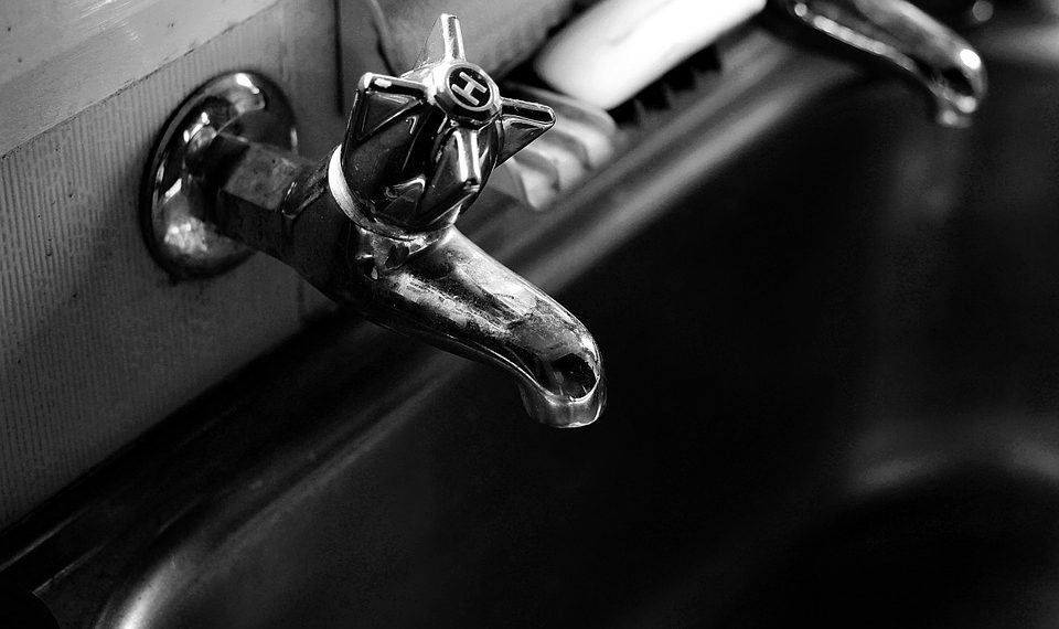 В Адлере почти 1,5 тысячи человек могут остаться без воды