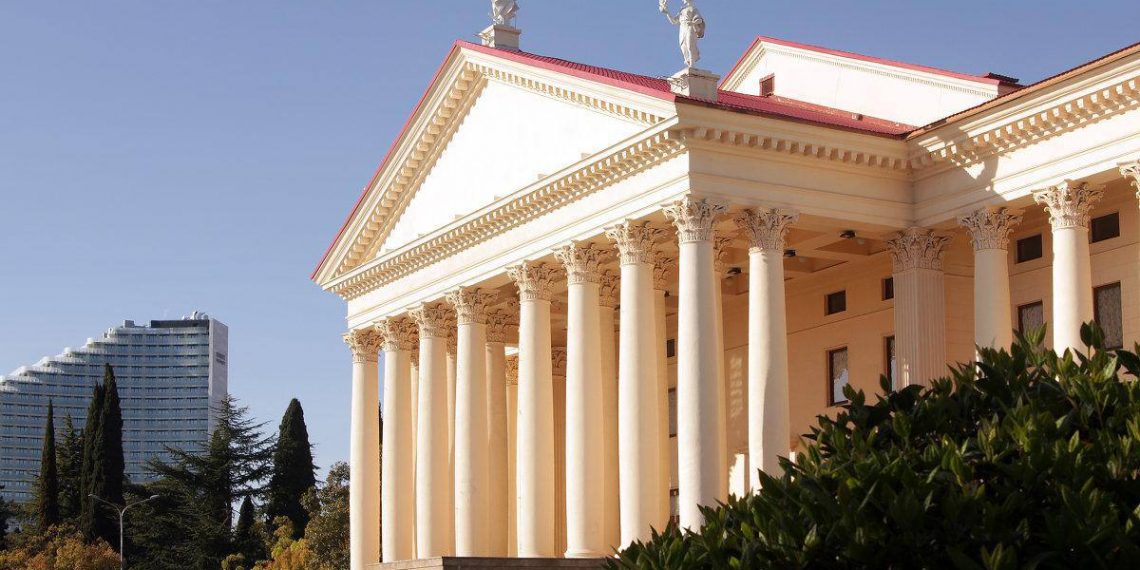 В Сочи могут провести национальный кинофестиваль