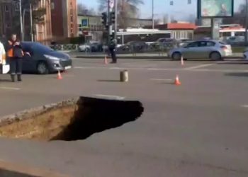 В Краснодаре обрушился асфальт на дороге