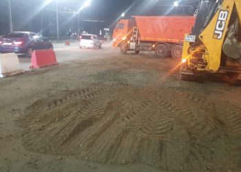 В Краснодаре засыпали яму на дороге