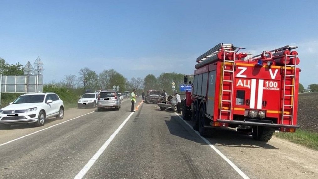 В ДТП на Кубани погибли мужчина и 12-летняя девочка