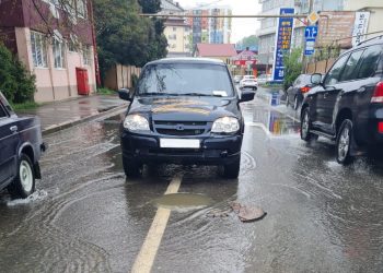 Центр Адлера залило нечистотами