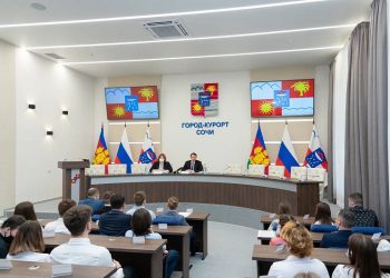 Сочинская молодежь прошла стажировку в администрации