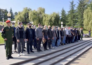 На службу в армию призовут 375 сочинцев