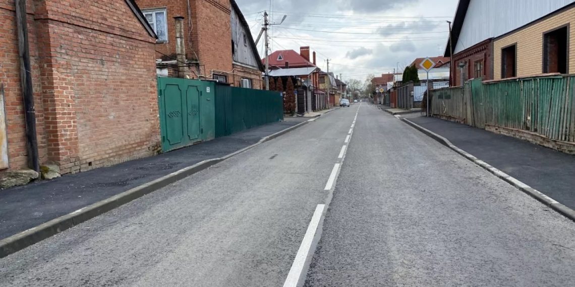 В поселке Индустриальном в Краснодаре отремонтировали три дороги