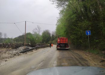 Дорогу в Сочи расчистили от оползня