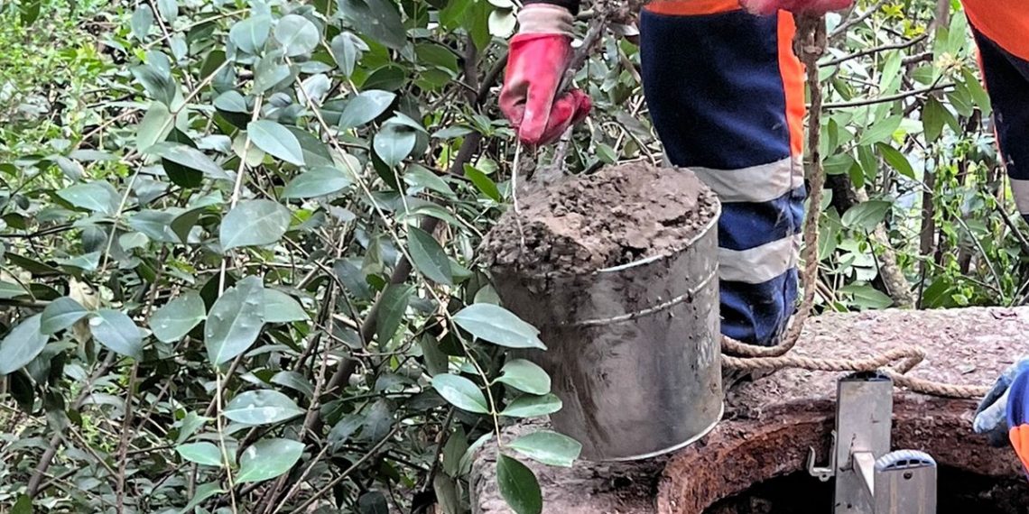 В Сочи сваливали строительный мусор в коллектор и залили его бентонитом