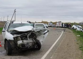 На Кубани столкнулись Renault и «Лада»: погиб 19-летний водитель