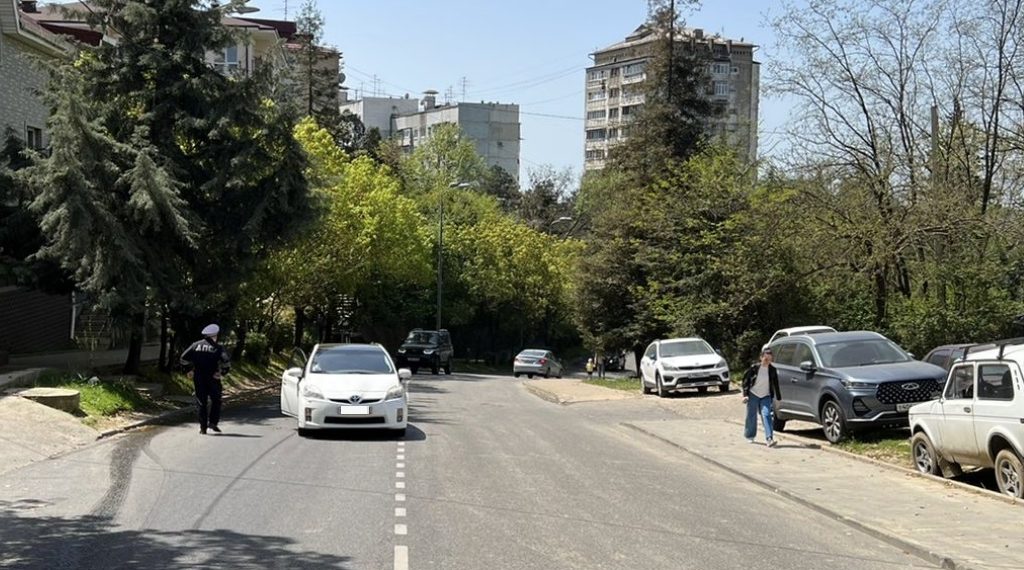 В Сочи Toyota сбила девятилетнего ребенка