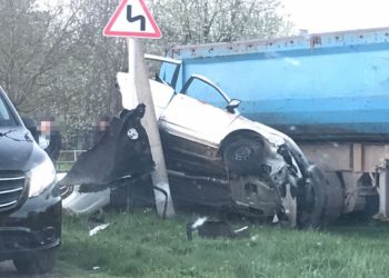 В Адыгее «Лада» врезалась в грузовик: погибли два человека