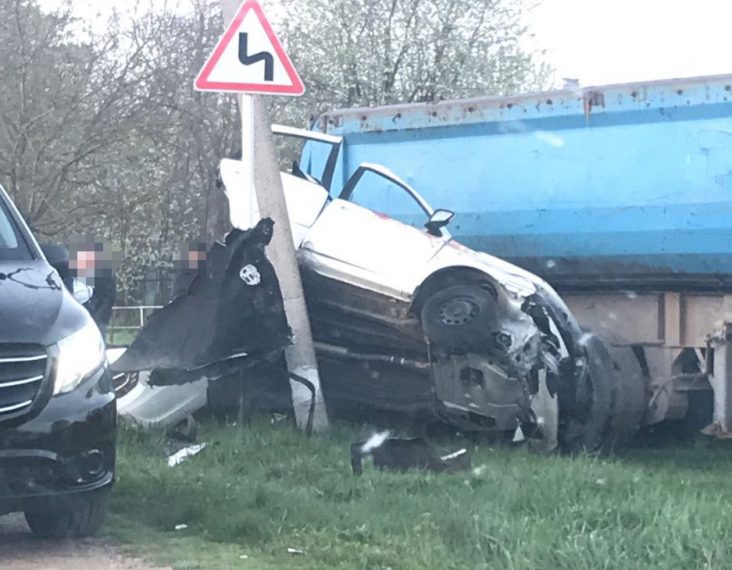 В Адыгее «Лада» врезалась в грузовик: погибли два человека