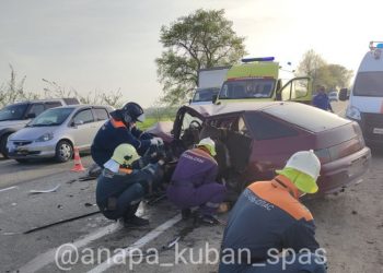 Под Анапой столкнулись Kia и ВАЗ: погибли два человека